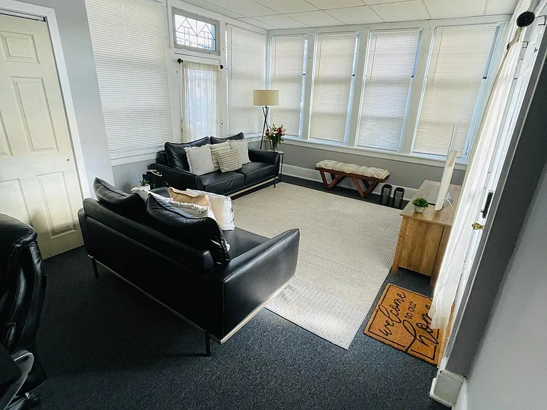 110 E Main St #1B — Photo 4