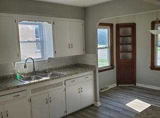 8112 Snow Rd, Parma, OH 44129