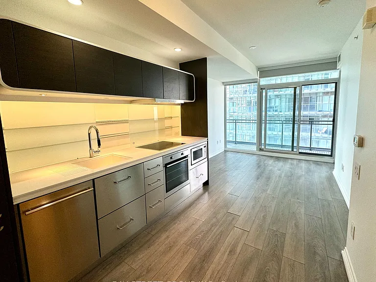 45 Charles St E #2805 — Photo 7