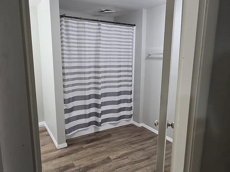 55189 Hollywood Blvd — Photo 10