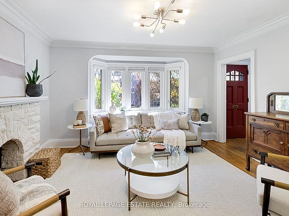 3rd image of 64 Wildwood Cres