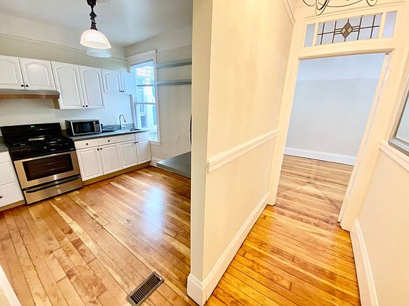 3rd image of 220 6th St #25B