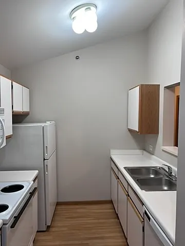 340 Cunat Blvd — Photo 9