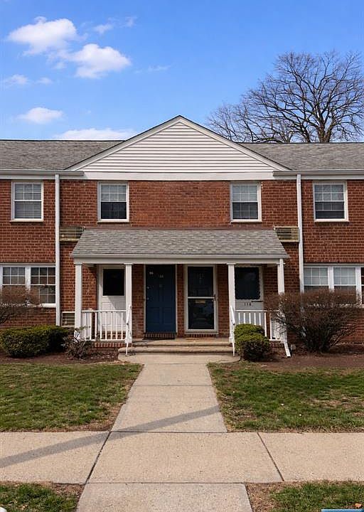 1st image of 118 Darwin Ave #30