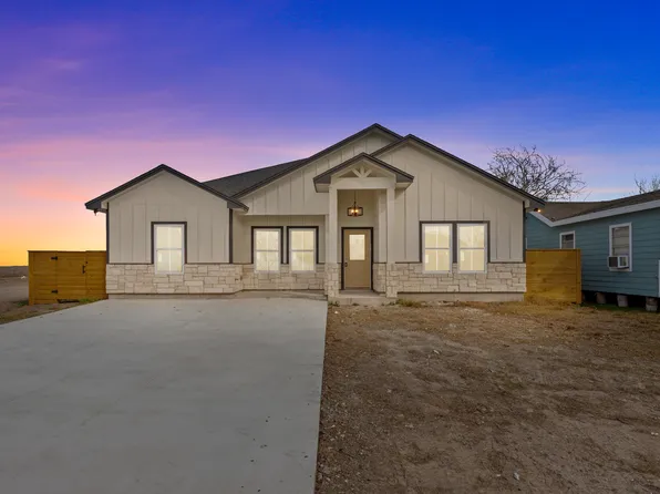 947 Mesquite St, Robstown, TX 78380