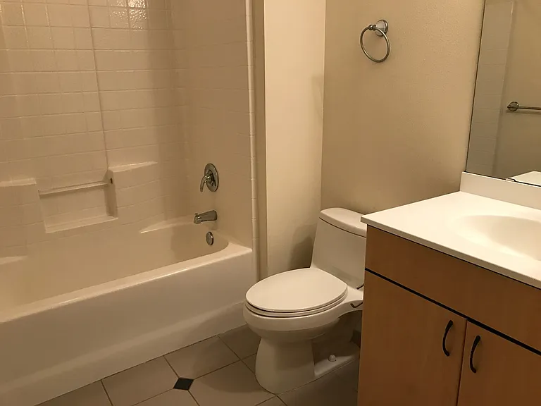 Newell Court Apartments, downtown Mercer Island — Photo 32