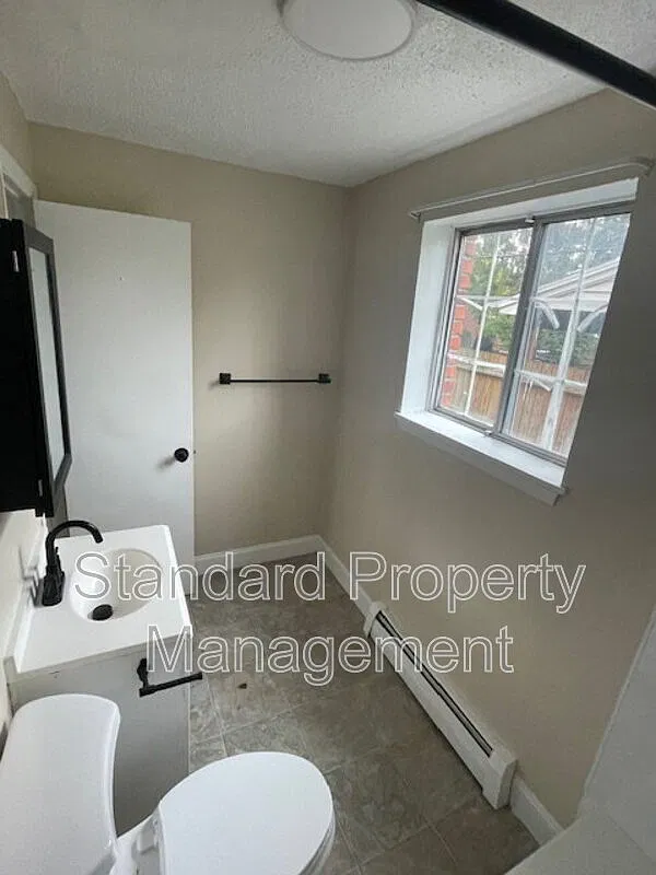 1 bed, 1.0 bath, $895 — Photo 3