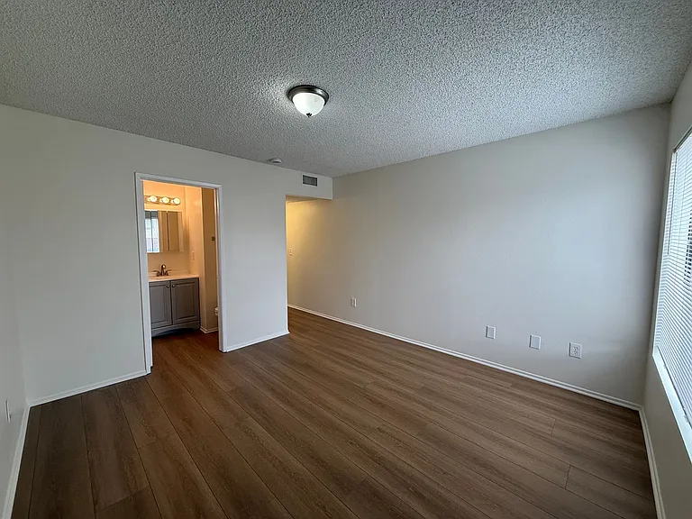 541 Ivy St — Photo 6