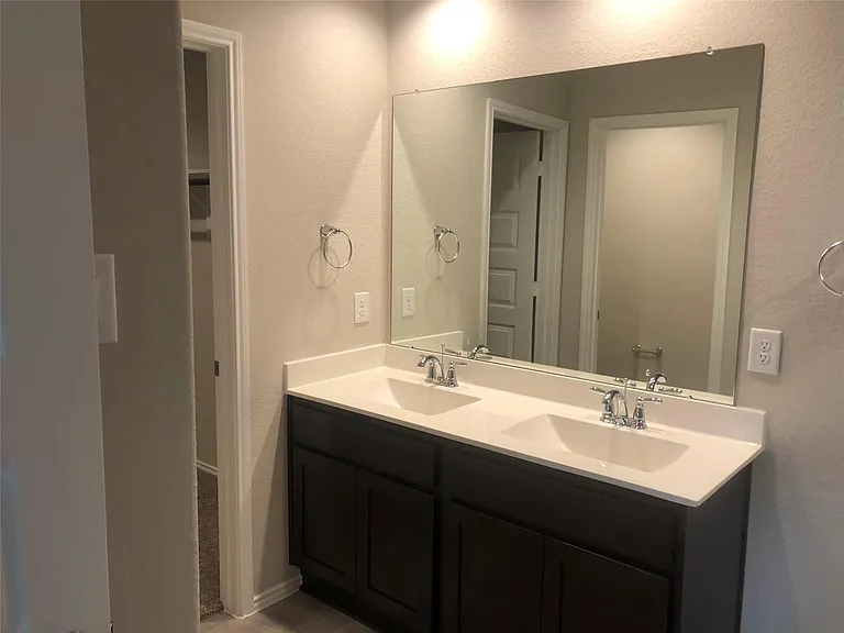 1810 Gibbons Creek Dr — Photo 12