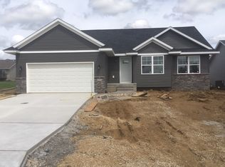 6713 J St SW, Cedar Rapids, IA 52404