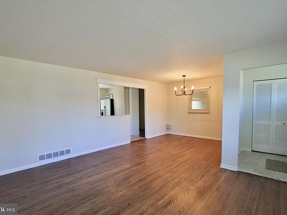 5th image of 972 Buck Dr