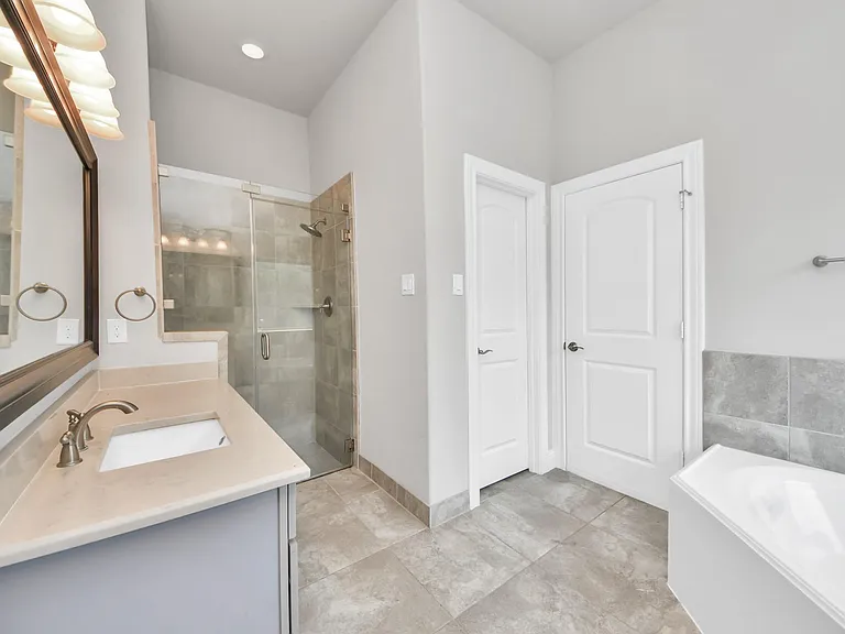 6243 Garden Lakes Ln — Photo 14