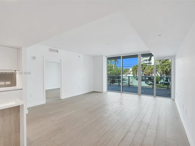 9221 E Bay Harbor Dr #210 — Photo 6