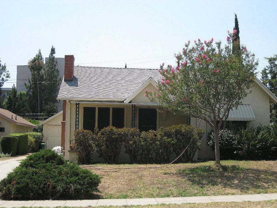 1st image of 1387 N Oxford Ave