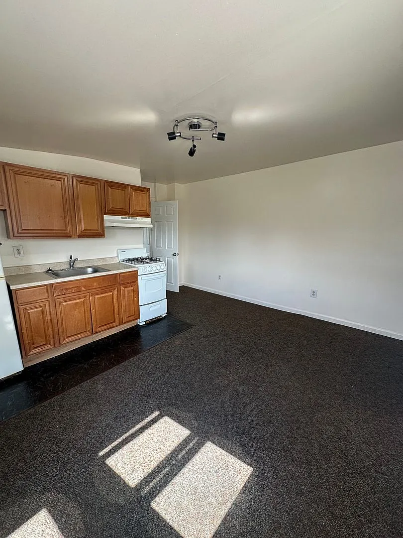 919 12th Ave — Photo 3