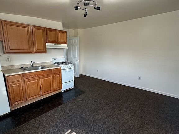 3rd image of 919 12th Ave