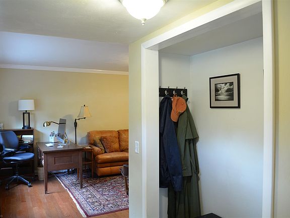 4th image of 414 Marlington St