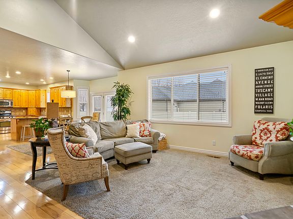 4th image of 557 S 1470th St E