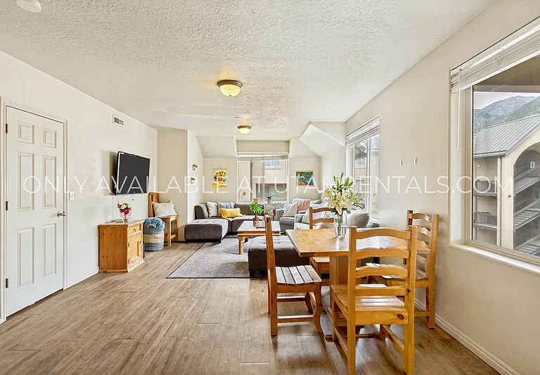 866 E 700 N #C1-1 — Photo 2