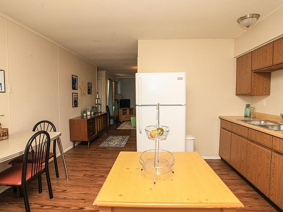 2nd image of 1021 N Jefferson St #1025