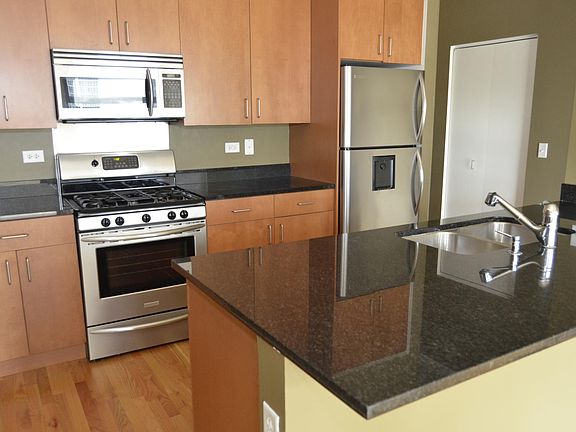 Kitchen with large island