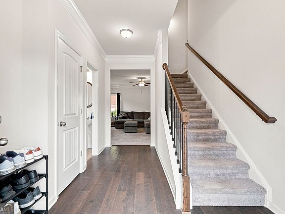 3rd image of 1069 Belmont Park Dr