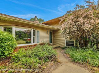 886 W Dansville Rd, Mason, MI 48854