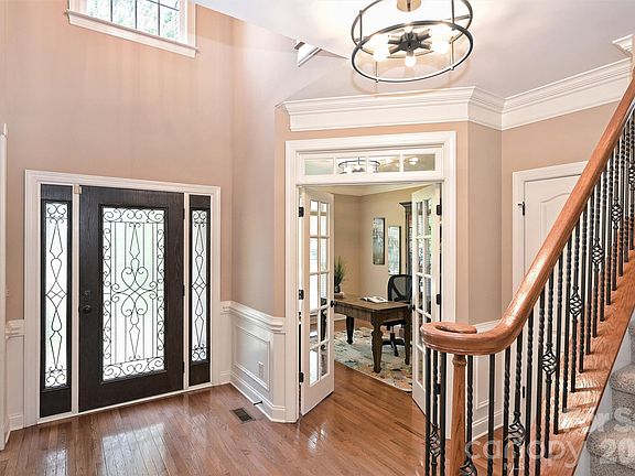 5th image of 4533 Fox Ridge Ln