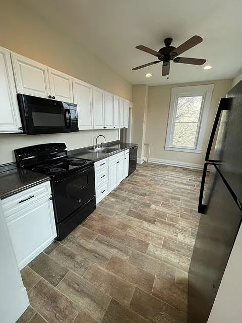1139 Fuller St — Photo 2
