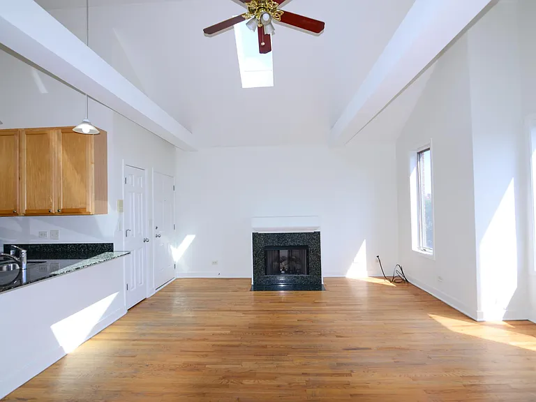 2334 W Harrison St #4 — Photo 2