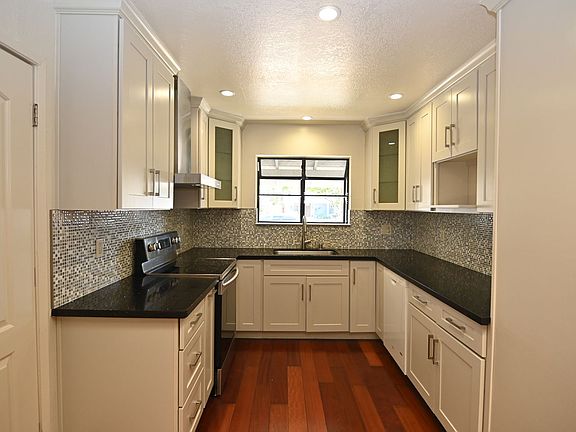 2nd image of 3083 Lynview Dr