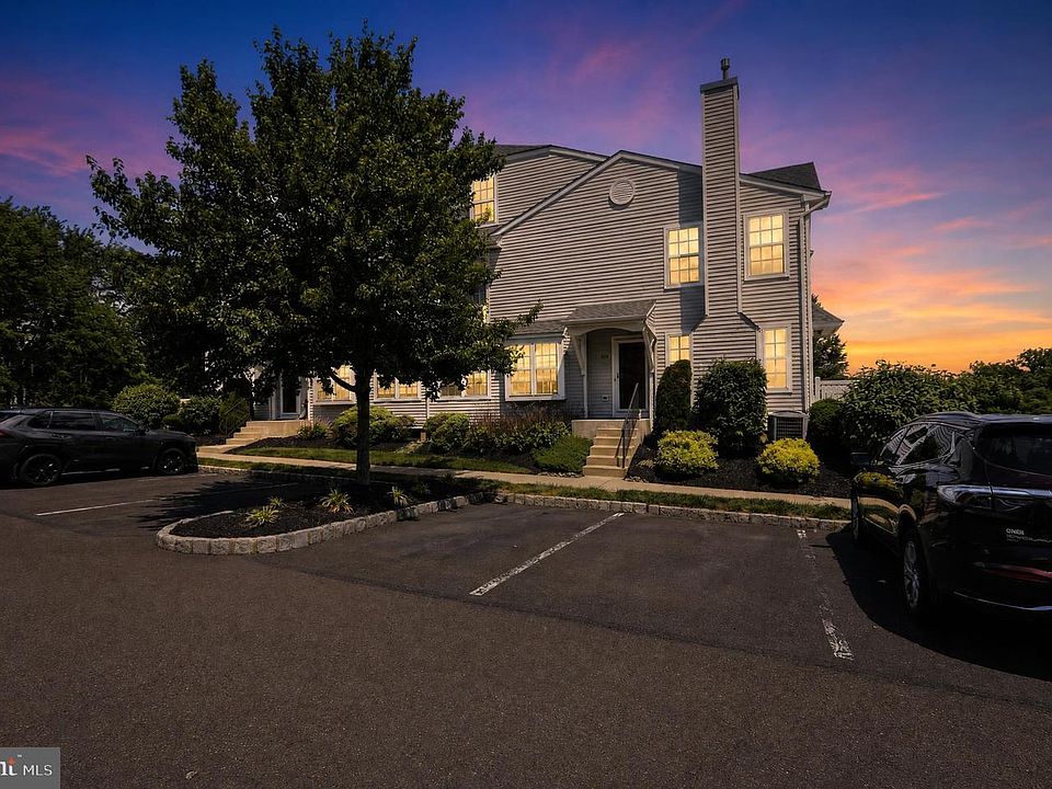 1st image of 327 Eagle Ct #201