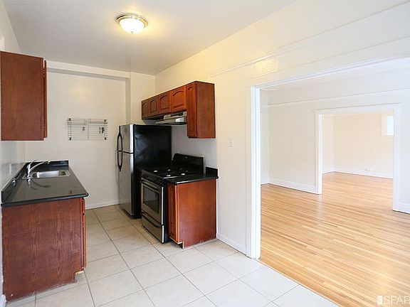 3rd image of 837 Geary St APT 105
