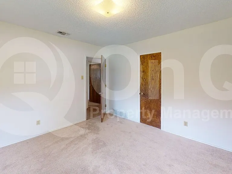 1114 Valerie Dr — Photo 12