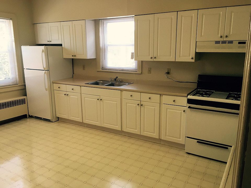 2nd image of 137 Farnsworth Ave APT 6