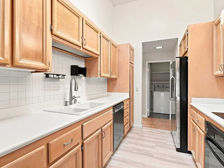 814 Balboa Ln — Photo 6