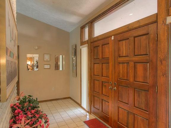4th image of 724 Herlong Ct