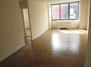 210 E 44th St, New York, NY 10017