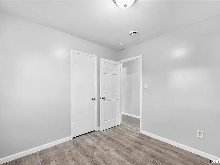 2552 Emogene St — Photo 25