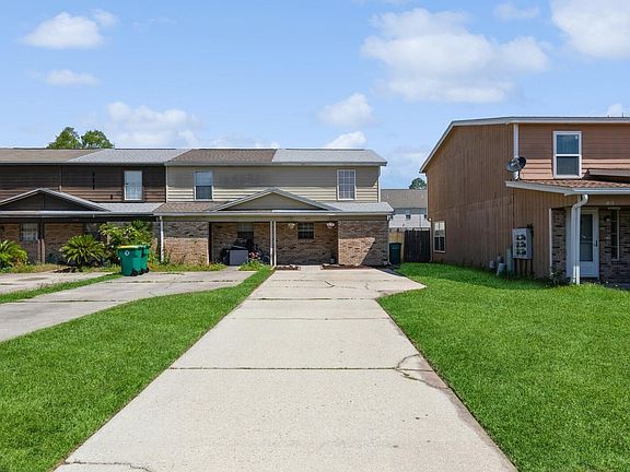 3rd image of 1811 Whispering Oaks Ln