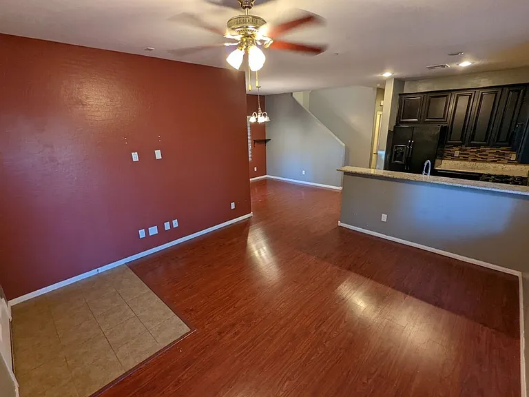 7760 Floral Fabric Ct — Photo 3