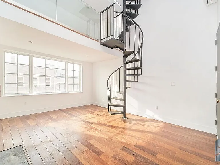 207 N 6th St #4R — Photo 4