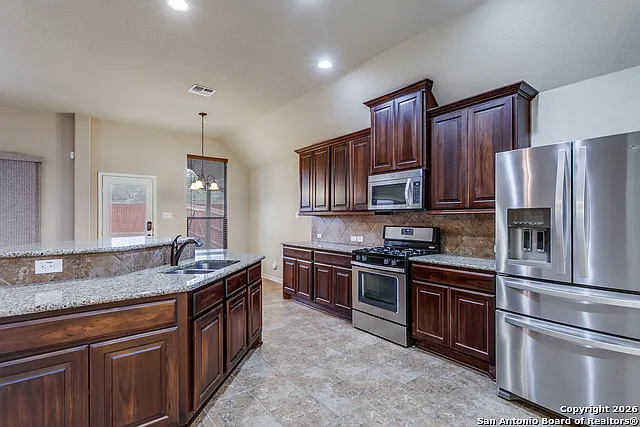 4 bed, 2.0 bath, 2456 sqft, $2,000 — Photo 4