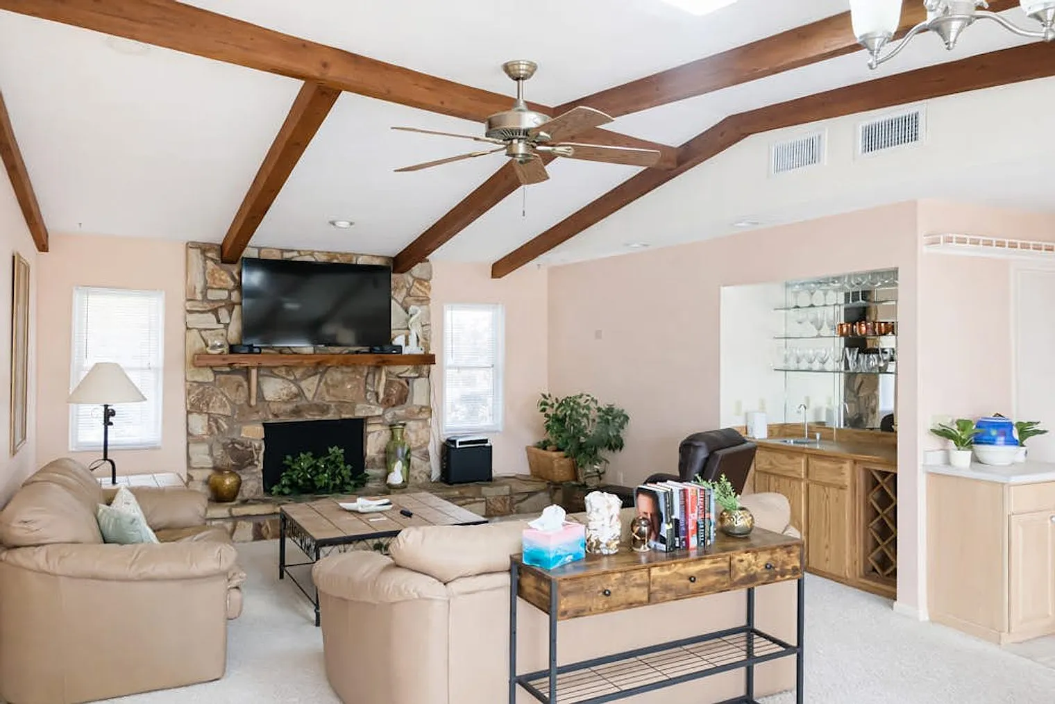 4 bed, 2.0 bath, 2389 sqft, $7,371 — Photo 3