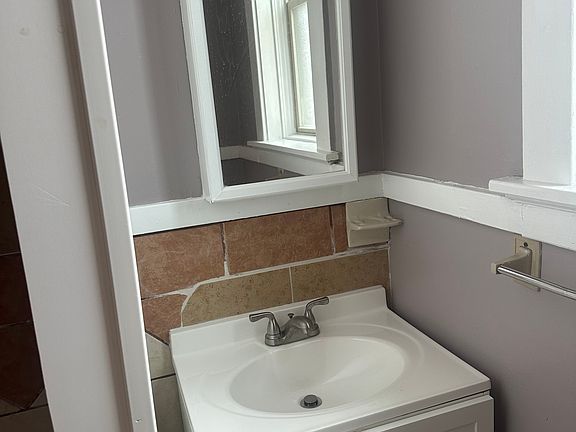 4th image of 3339 Harrison Ave APT 3