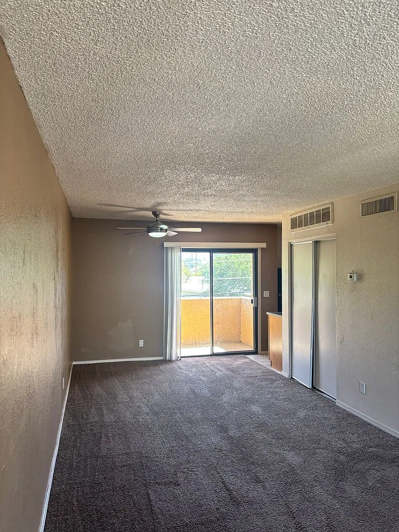 2818 N Tucson - 201 — Photo 3