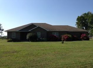 2465 E Us Highway 40, Altamont, IL 62411