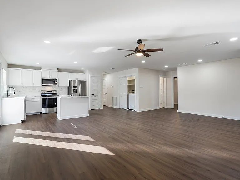 1464 Big Bend Dr — Photo 2