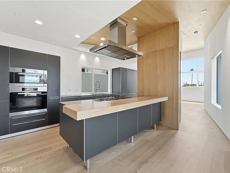 404 Grand Blvd — Photo 10