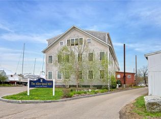 60 Willow St #306, Mystic, CT 06355